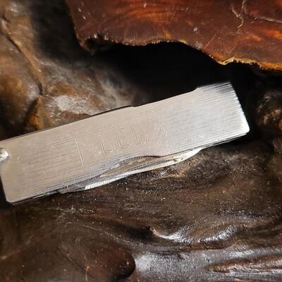 Lot 40: Assortment of (3) Vintage Pocketknives