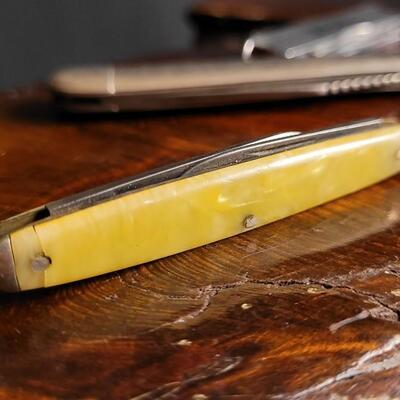 Lot 40: Assortment of (3) Vintage Pocketknives