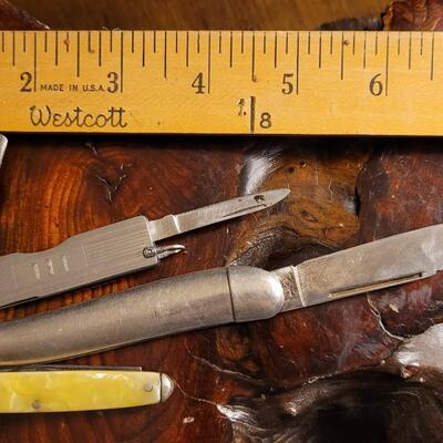 Lot 40: Assortment of (3) Vintage Pocketknives