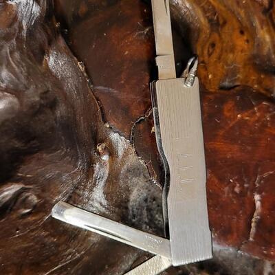 Lot 40: Assortment of (3) Vintage Pocketknives