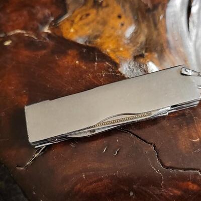 Lot 40: Assortment of (3) Vintage Pocketknives