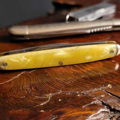 Lot 40: Assortment of (3) Vintage Pocketknives