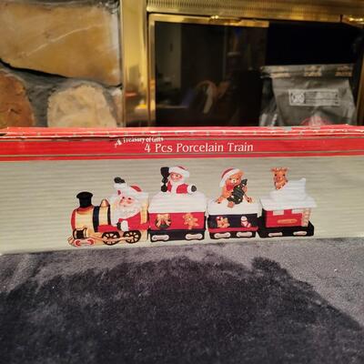 Artmark 4pc Porcelain Holiday Train