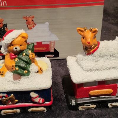 Artmark 4pc Porcelain Holiday Train