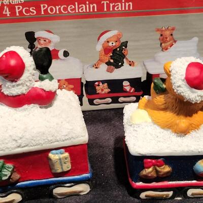 Artmark 4pc Porcelain Holiday Train