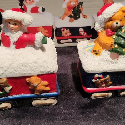 Artmark 4pc Porcelain Holiday Train