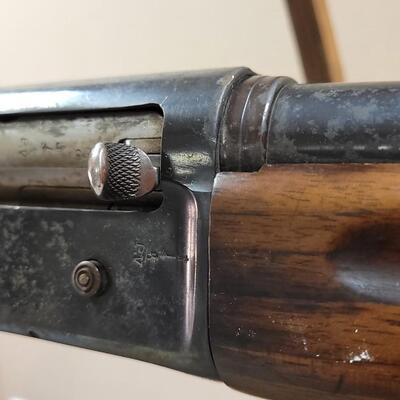 Lot 42: Vintage Belgian BROWNING Full 16 Gauge 2 3/4 Barrel Auto-5 Special Steel Semi Automatic Shotgun