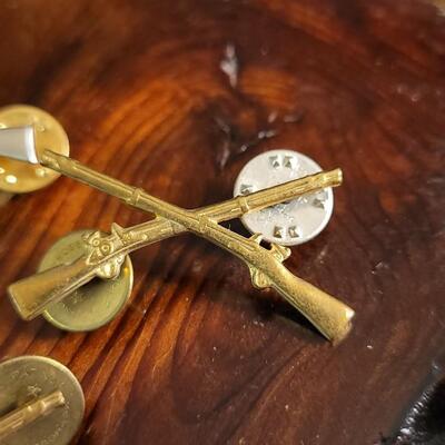 Lot 43: (4) U.S. Military Infantry Service Crossed Rifles Pins