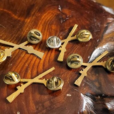 Lot 43: (4) U.S. Military Infantry Service Crossed Rifles Pins