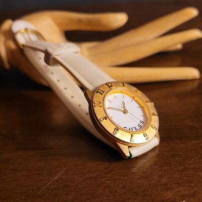 Lot 54: Vintage 1988 GUESS Inc. Fashion Ladies Watch Quartz Watcg
