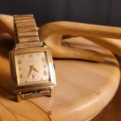 Lot 55: Vintage LORD ELGIN Gold Filled Manual Wind Unisex Dress Watch 30mm WORKS
