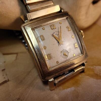 Lot 55: Vintage LORD ELGIN Gold Filled Manual Wind Unisex Dress Watch 30mm WORKS