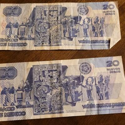 Lot 57: Vintage and Modern Assortment of MEXICO Banknote Bills