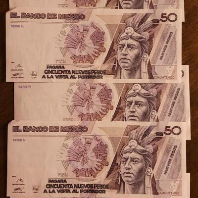 Lot 57: Vintage and Modern Assortment of MEXICO Banknote Bills