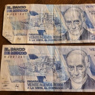 Lot 57: Vintage and Modern Assortment of MEXICO Banknote Bills
