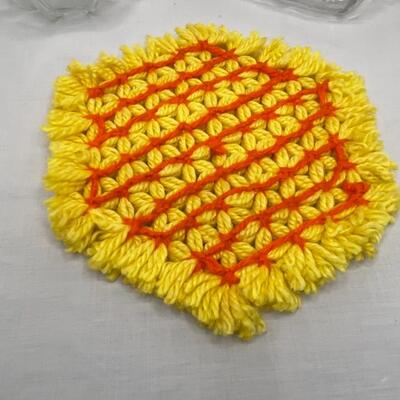 Colorful trivet and 2 Bowls
