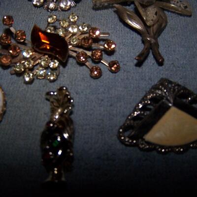 LOT 13   UNUSUAL COLLECTIBLE PINS  11 PC