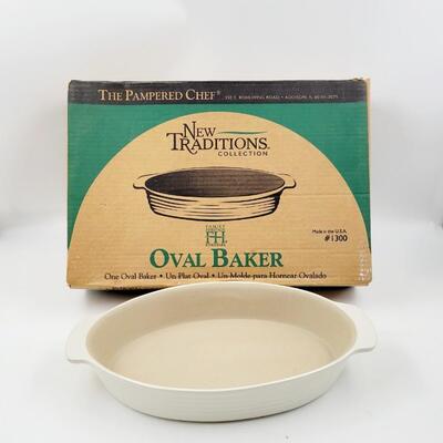 NEW PAMPERED CHEF OVAL BAKER #1300 STONEWEAR