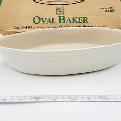 NEW PAMPERED CHEF OVAL BAKER #1300 STONEWEAR