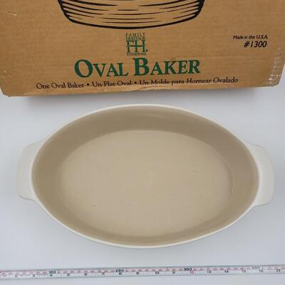 NEW PAMPERED CHEF OVAL BAKER #1300 STONEWEAR