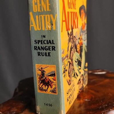 Lot 67: Vintage The Better Little Book GENE AUTRY in The Special Ranger