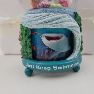 BRADFORD EXCHANGE "FINDING NEMO" DISNEY SNOW GLOBE