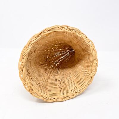 WICKER CORNUCOPIA