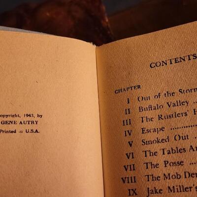 Lot 70: Vintage The Better Little Book GENE AUTRY and the GUN-SMOKE RECKONING