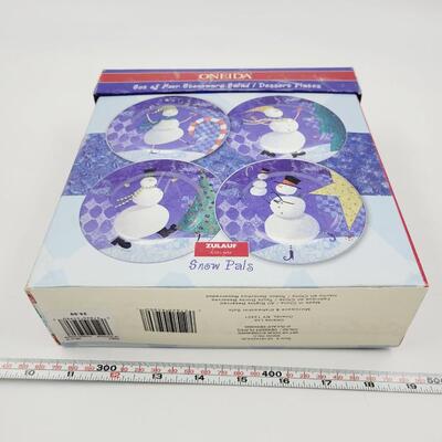 HOLIDAY ONEIDA SNOWMAN STONEWARE DESSERT/ SALAD PLATES 4 PC