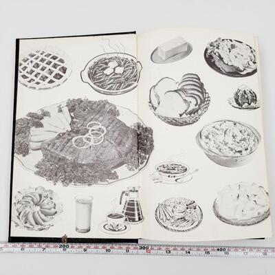 1977 SEARCHLIGHT RECIPE BOOK - PUBLISHED IN TOPEKA