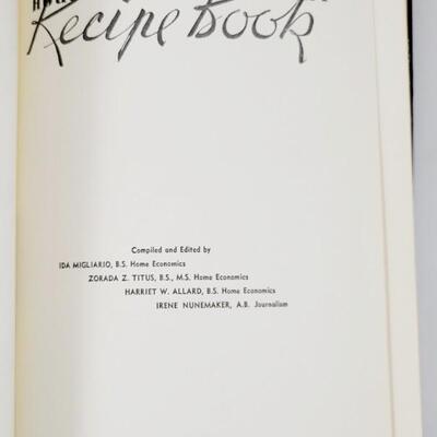 1977 SEARCHLIGHT RECIPE BOOK - PUBLISHED IN TOPEKA