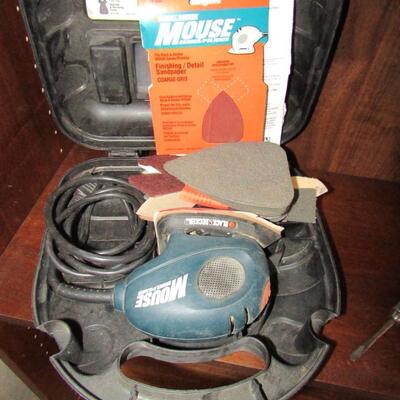 LOT 78  MOUSE SANDER, LEVEL AND A FEW HAND TOOLS