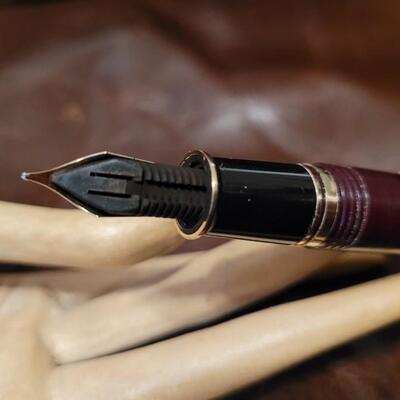 Lot 84: Vintage SCHEAFFER Fountain Pen w/ 18k Gold Nib