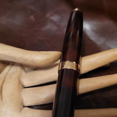 Lot 85: Vintage SCHEAFFER Red Marble Tone Fountain Pen