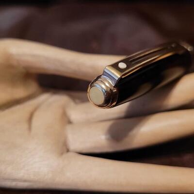 Lot 85: Vintage SCHEAFFER Red Marble Tone Fountain Pen