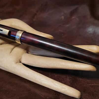 Lot 85: Vintage SCHEAFFER Red Marble Tone Fountain Pen