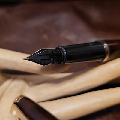 Lot 85: Vintage SCHEAFFER Red Marble Tone Fountain Pen