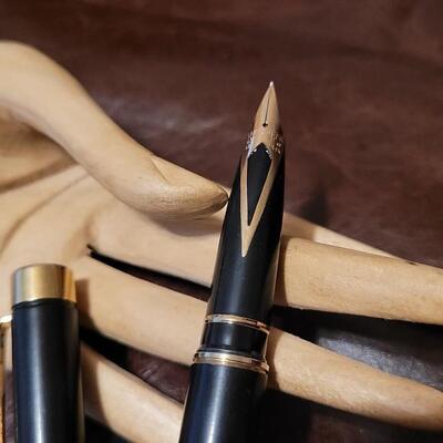 Lot 87: Vintage SCHEAFFER Fountain Pen with 14k Gold Nib