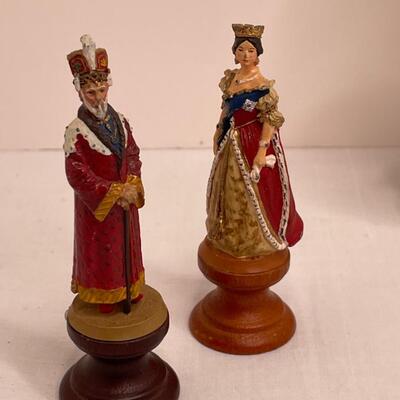 2 Porcelain Statues And 2 English miniature statues