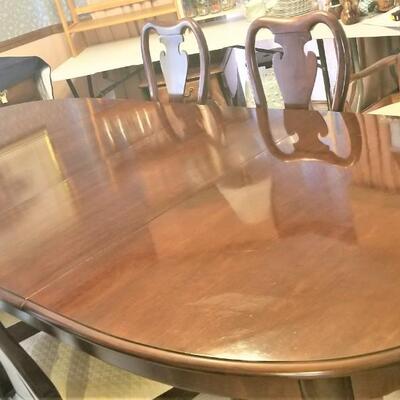 Lot #130  Thomasville Large Dining Room Table/6 chairs