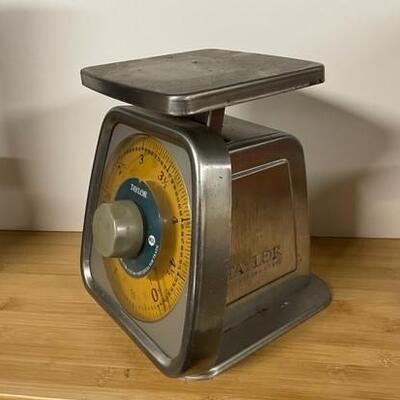 Vintage Kitchen Scale