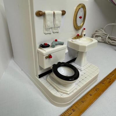Tote, picture light, extension cords, plastic tissue holder