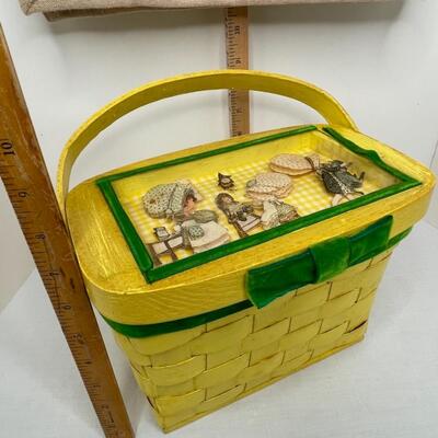 Tote and Basketweave yellow purse with Holly Hobby Scene