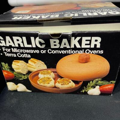 Mini pot and Garlic baker