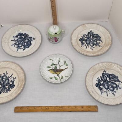 Plates, sugar bowl, bird bowl