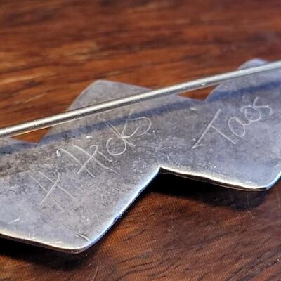 Lot 94: Vintage 1980's Rare HEATHER HICKS Turquois & Sterling Arrow Brooch Made in Taos