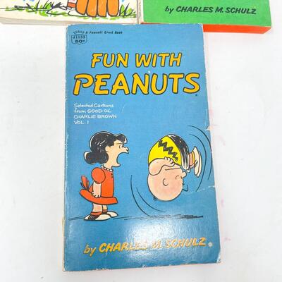 VINTAGE PEANUTS CARTOON BOOK BUNDLE #2