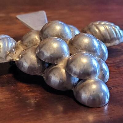 Lot 95: Vintage Pre-1948 Mexican Silver Grape Brooch