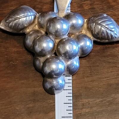 Lot 95: Vintage Pre-1948 Mexican Silver Grape Brooch