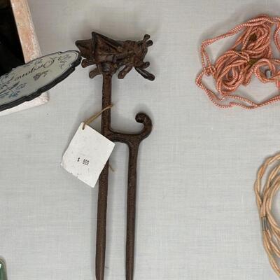 Misc glasses, tote, eyeglass holders, misc lawn spikes and plant type stakes, pot